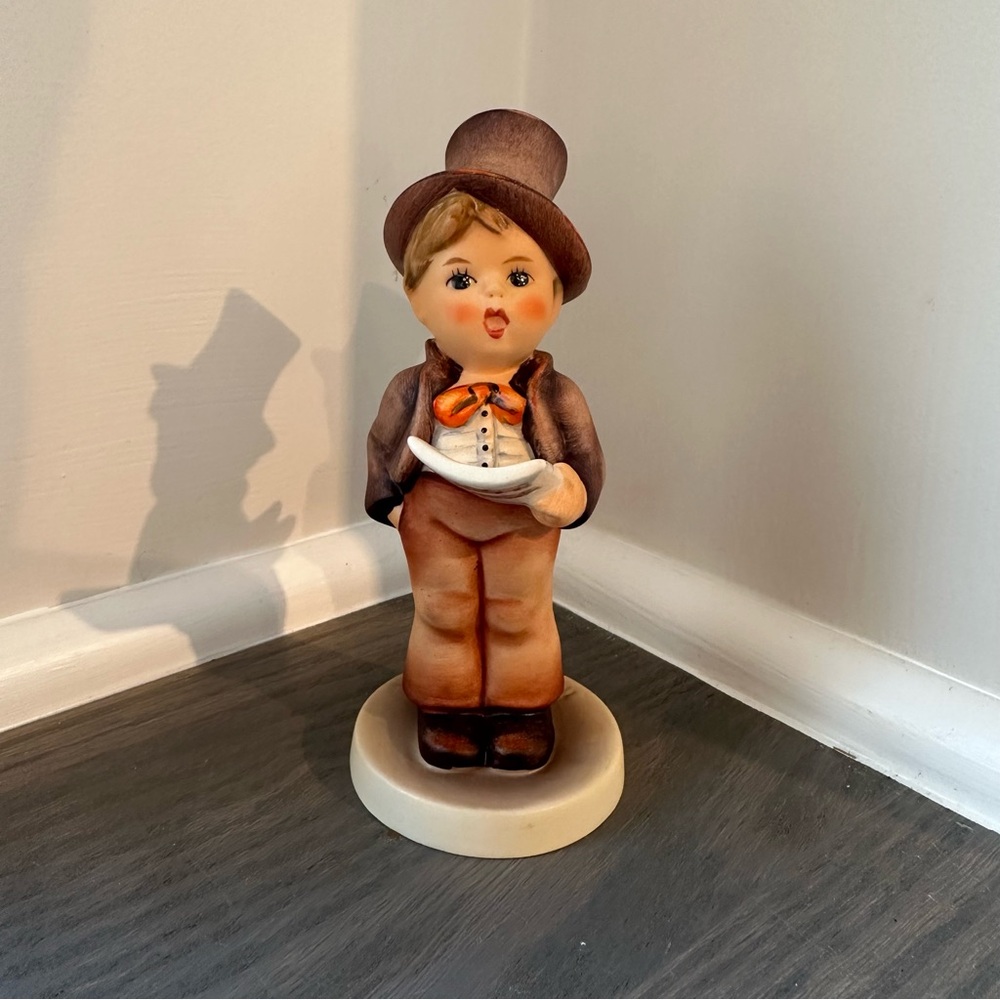 Hummel Goebel #131 STREET SINGER Figurine TMK-3